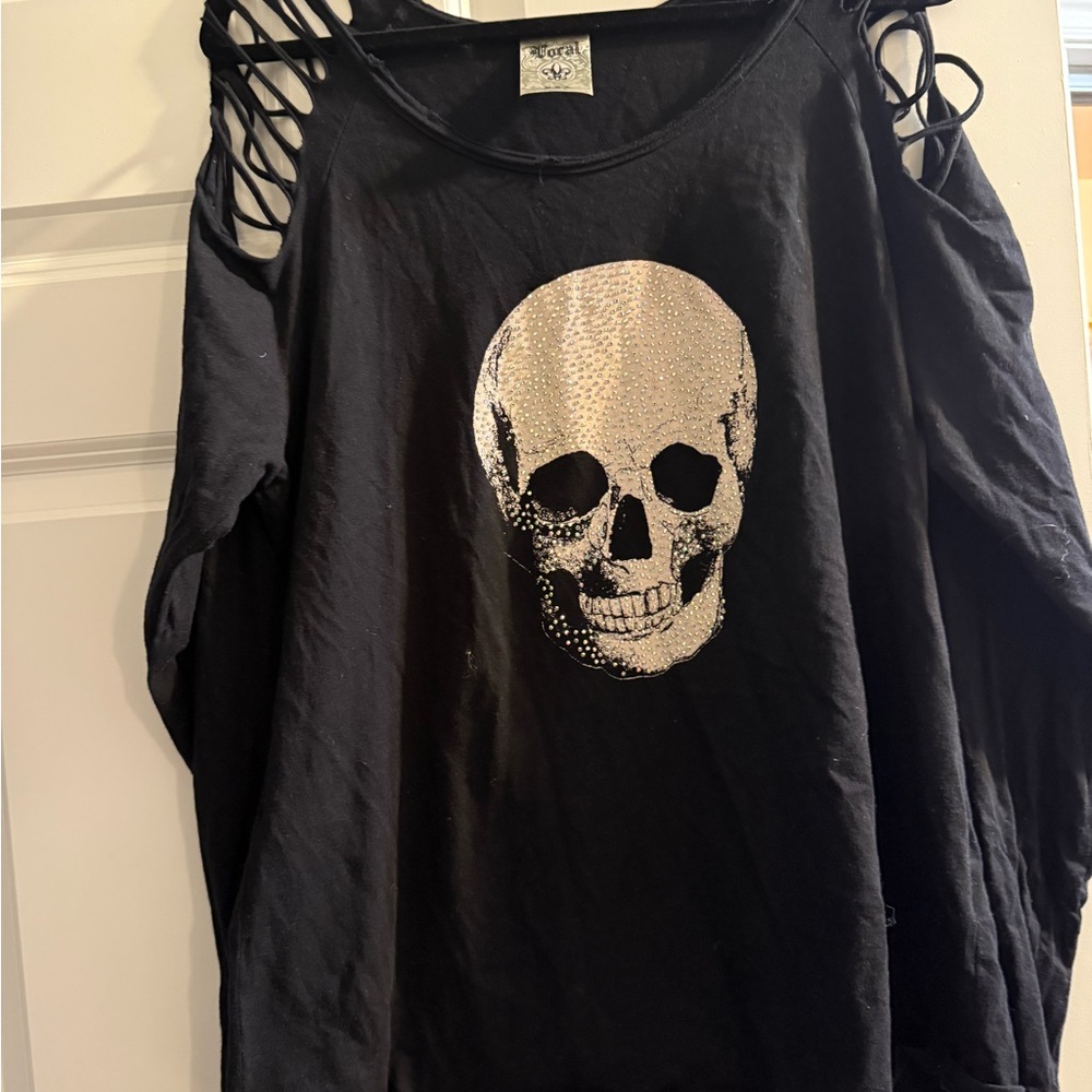 Black Cold Shoulder Skull Top